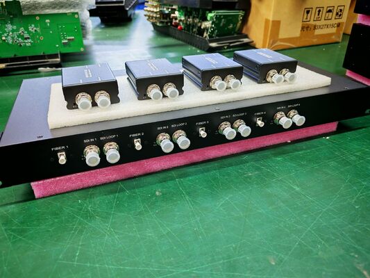 단일 모드 광섬유를 통한 12G SDI 디지털 방송 비디오 1TX 4RX